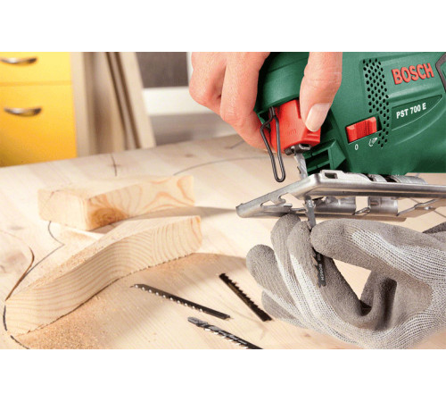 Лобзик Bosch PST 700 E
