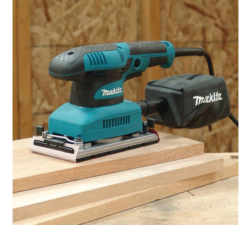 Вибрационная шлифмашина Makita BO3710
